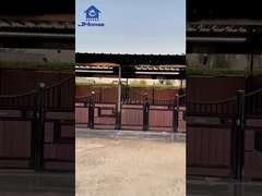 Frentes galvanizadas de cabanas com tratamento de superfície de madeira e bambu