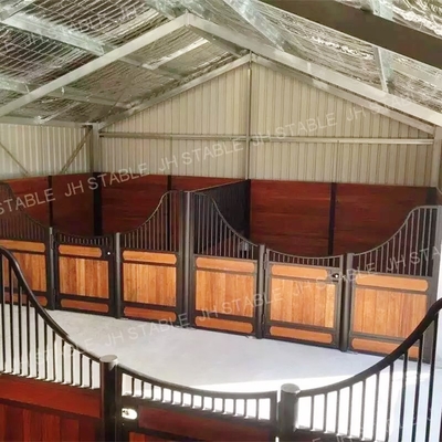 A tenda europeia equino interna do cavalo fronteia o metal de aço galvanizado