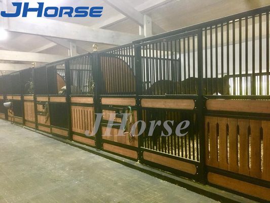 Celeiros de cavalo europeus de madeira de bambu de 10 pés com porta deslizante