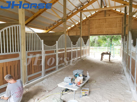Luxuosa baia de cavalo galvanizada por imersão a quente caixa de estábulo com balanço ou porta de correr