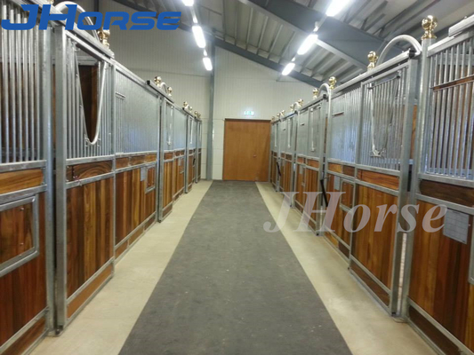 Tenda estável do cavalo de bambu à prova de intempéries personalizada com deslizamento do tipo porta