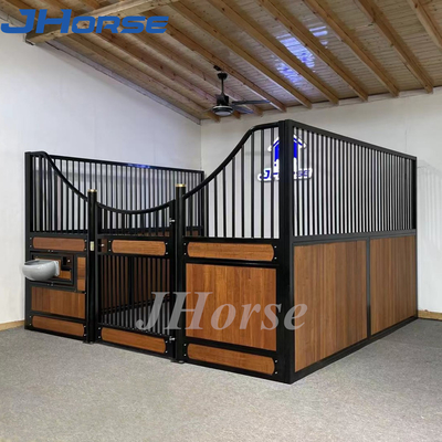 O cavalo europeu feito sob encomenda do tamanho 4x2.2m para os painéis internos de bambu da arena do cavalo