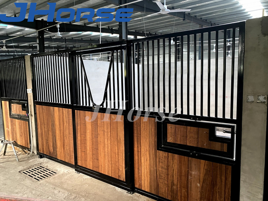 Painéis plenos de bambu da tenda do cavalo de 32mm com o alimentador do giro da porta deslizante