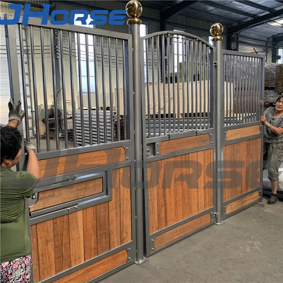 As dobradiças ajustáveis balançam a porta que a tenda europeia fronteia resistente