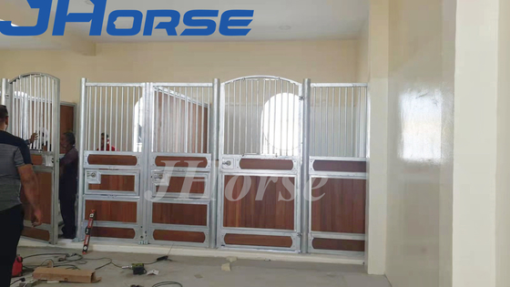 Abertura inteira dos estábulos revestidos pré-fabricados do embarque do cavalo do pó