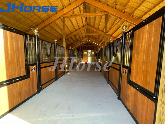 O cavalo europeu de madeira de enchimento de bambu para a caixa estável personalizada do cavalo da cor