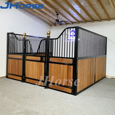 A tenda galvanizada do cavalo de 10 pés fronteia com porta de balanço