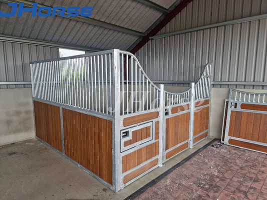 Estrutura de aço Cavalo Estande Frentes Portas balançantes Durável Estilo personalizado Bambú