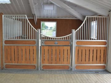 As tendas europeias profissionais do cavalo personalizaram o material de bambu de madeira