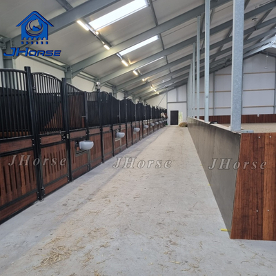 Calor-mergulho galvanizado portátil de cavalo estável com baixa manutenção e porta giratória personalizável