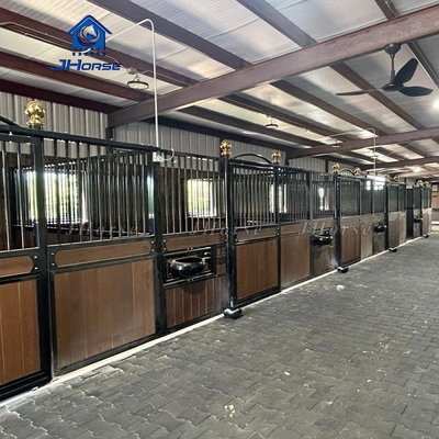 Montura necessária para habitação equina flexível e funcional