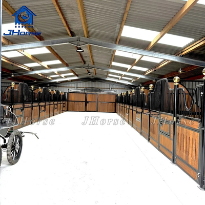 Equipamento de caixa estável de cavalo revestido com pó de trabalho pesado Cabalo equestre Estande com janela de alimentação