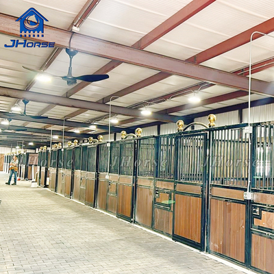 Fornecimentos para celeiros de equinos Euro Horse Stall Frentes Equine Equipment Horse Stable Stall With Sliding Door