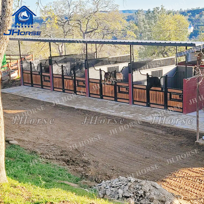 Instalação fácil Produto equestre Equipamento pré-fabricado de fazenda Estaleiro de cavalos Porta da frente grande
